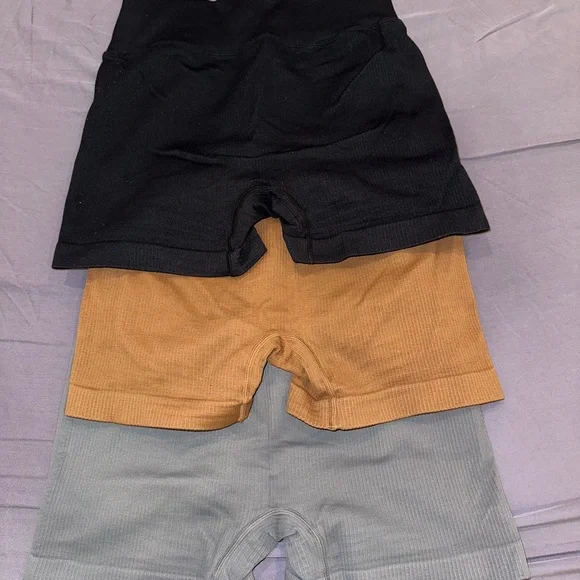 OGG Women's Ribbed Bike Shorts - Black, Gray, Brown - Picture 2 of 3